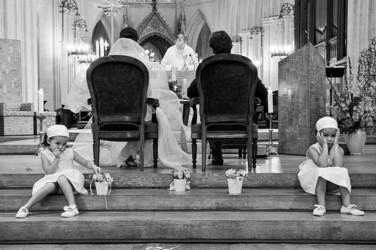 Les mariés devant l'autel