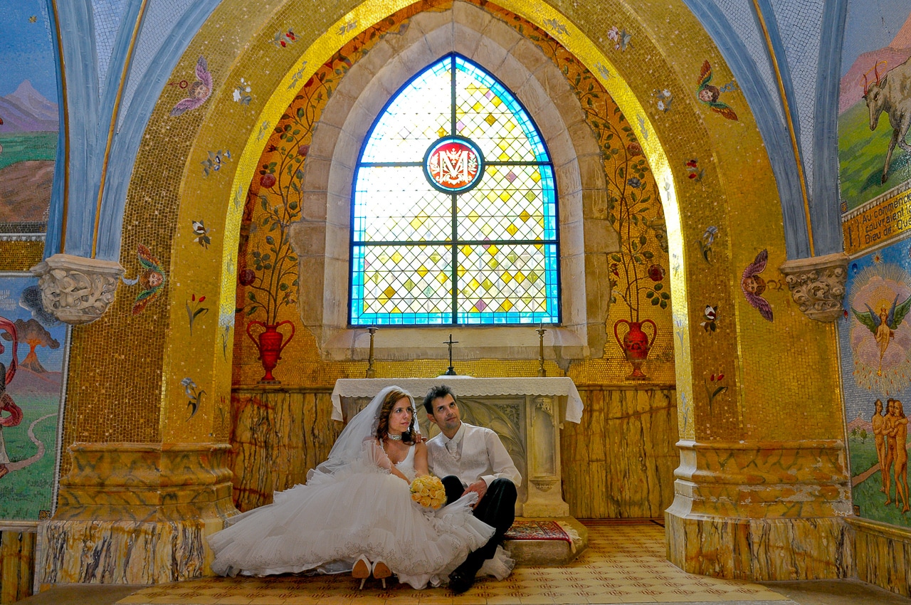 Mariés dans une magnifique chapelle